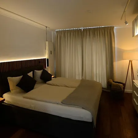 Am Rosenhain 14 Am Rosenhain 14 3 *